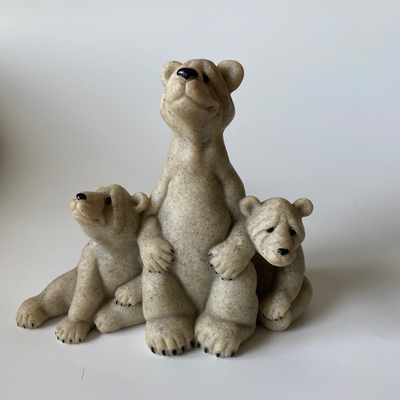 Vintage Quarry Critters Figurine: "Billy & Friends” Bear Family by Second Nature - Picture 6 of 8